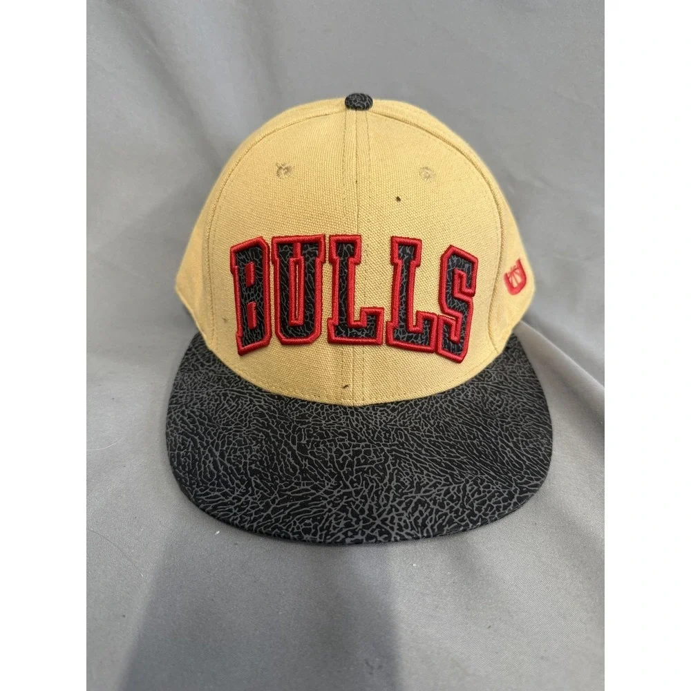 Chicago Bulls Hat Cap Snap Back OSFM Tan‎ Black NBA Basketball Ultra Game Mens